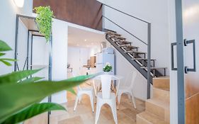Desactivado Atico Duplex Con Barbacoa Y Terraza En Barri Port Maritim